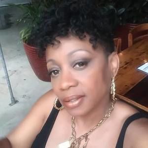 Meet your Posher, Leslie